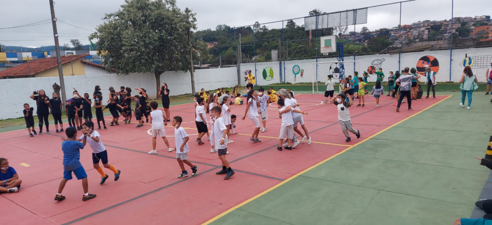 Colégio Porto Feliz: escola particular em Cotia, São Paulo, atendendo alunos de 3 anos ao 9º ano do Ensino Fundamental. Ensino tradicional com projetos como Mostra Cultural, Olimpíadas de Matemática e metodologias inovadoras, como salas de aula invertidas e aprendizagem baseada em problemas.