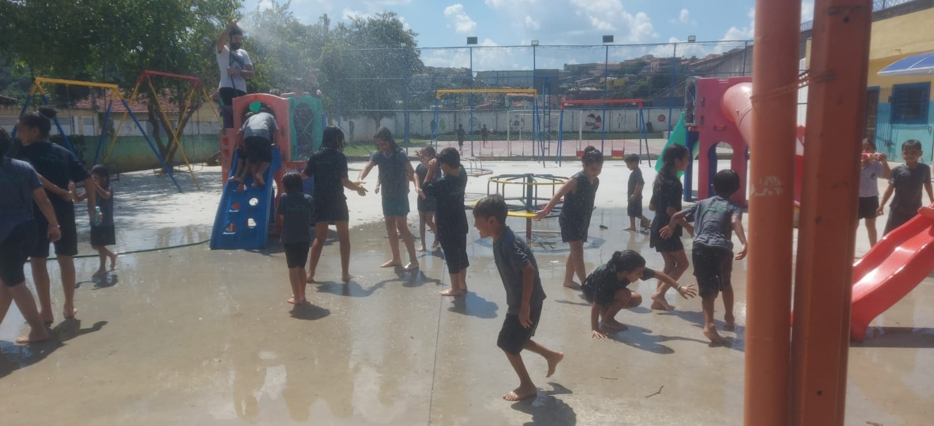 Colégio Porto Feliz: escola particular em Cotia, São Paulo, atendendo alunos de 3 anos ao 9º ano do Ensino Fundamental. Ensino tradicional com projetos como Mostra Cultural, Olimpíadas de Matemática e metodologias inovadoras, como salas de aula invertidas e aprendizagem baseada em problemas.