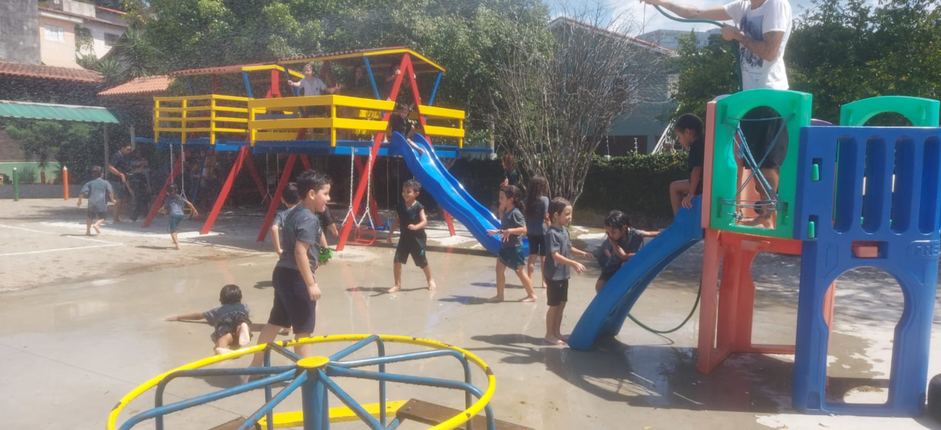 Colégio Porto Feliz: escola particular em Cotia, São Paulo, atendendo alunos de 3 anos ao 9º ano do Ensino Fundamental. Ensino tradicional com projetos como Mostra Cultural, Olimpíadas de Matemática e metodologias inovadoras, como salas de aula invertidas e aprendizagem baseada em problemas.