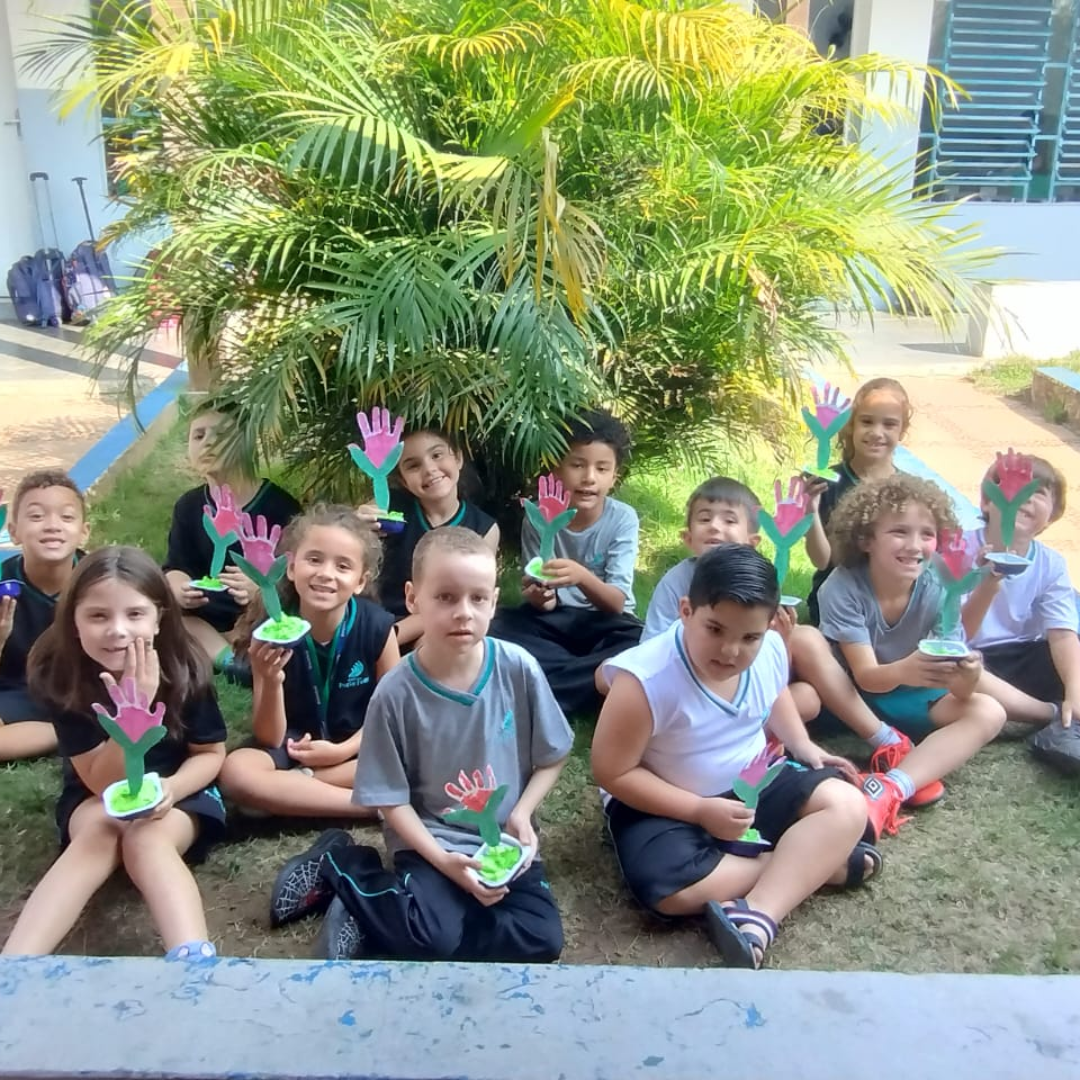 No 1º ao 5º ano do ensino fundamental do Colégio Porto Feliz, em Cotia, São Paulo, os alunos aprimoram suas habilidades de “aprender a aprender”. Esse período é fundamental para o desenvolvimento da leitura, escrita e raciocínio lógico, além de promover a compreensão sobre o ambiente natural e social, a tecnologia, as artes e os valores humanos. A proposta pedagógica do Colégio Porto Feliz visa proporcionar uma aprendizagem significativa, onde os estudantes adquirem competências e habilidades essenciais para sua formação integral.