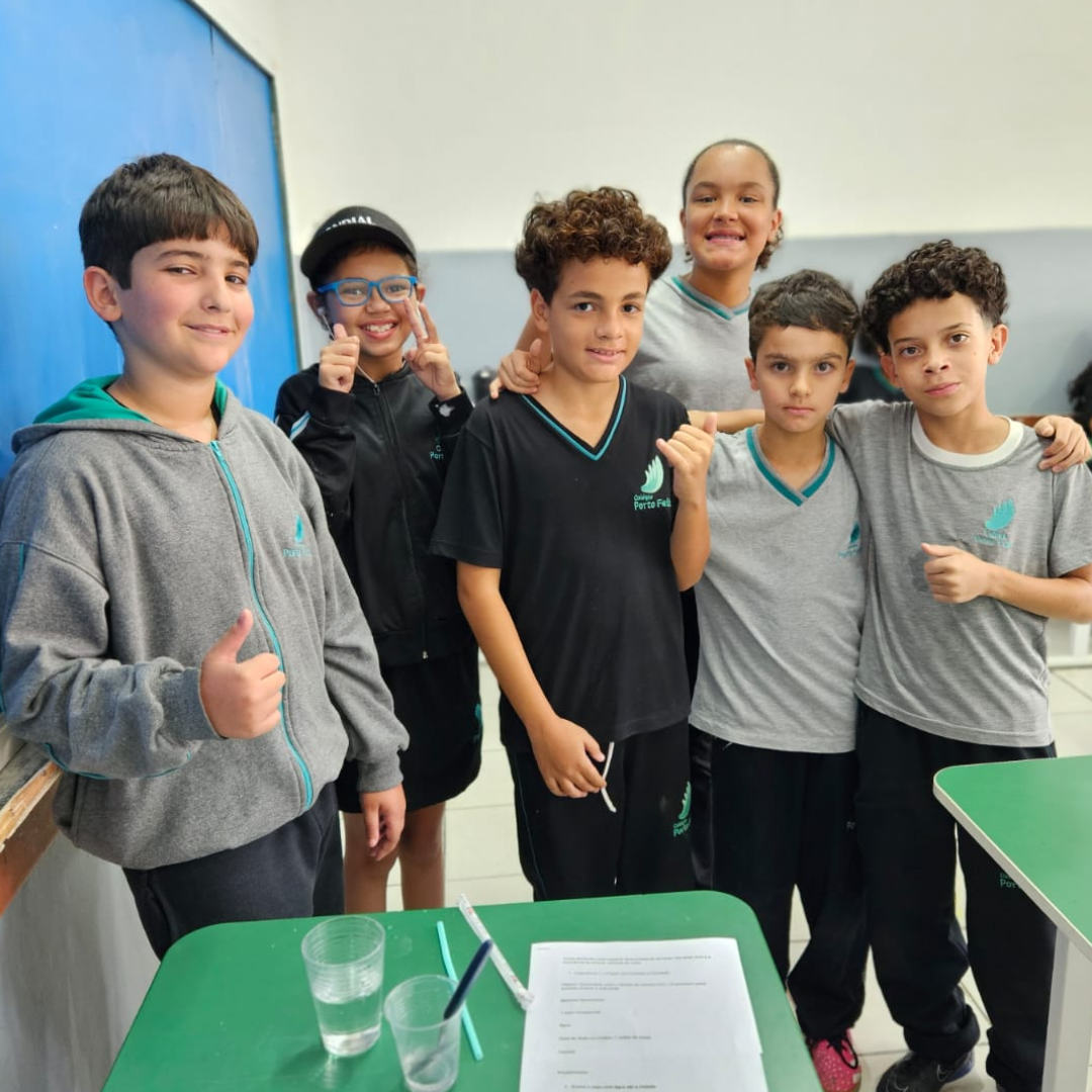 No Ensino Fundamental II, do 6º ao 9º ano, no Colégio Porto Feliz em Cotia, São Paulo, os alunos ampliam seus conhecimentos com uma grade curricular diversificada e novas atividades que incentivam o desenvolvimento de habilidades essenciais. Nessa fase, é promovida a autonomia no hábito de estudo sistemático, implantado desde as séries iniciais, fortalecendo a responsabilidade, a autoconfiança e preparando os estudantes para os próximos desafios acadêmicos e pessoais.